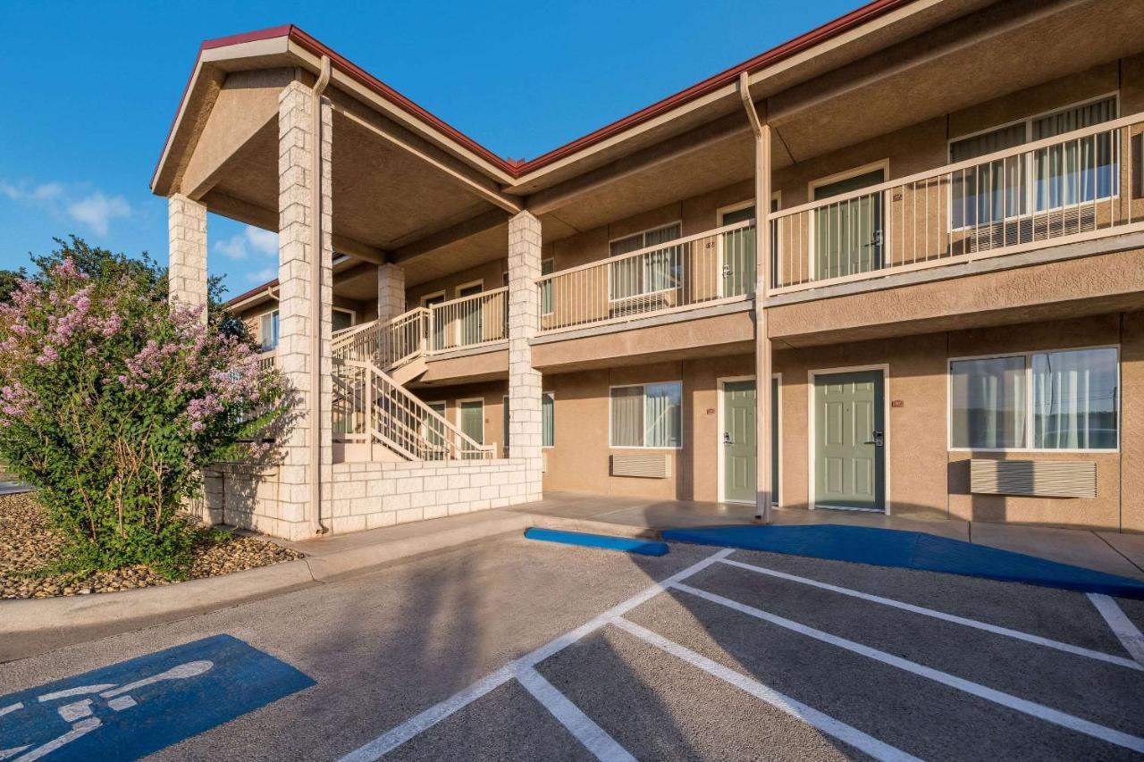Quality Inn Sonora Exterior photo